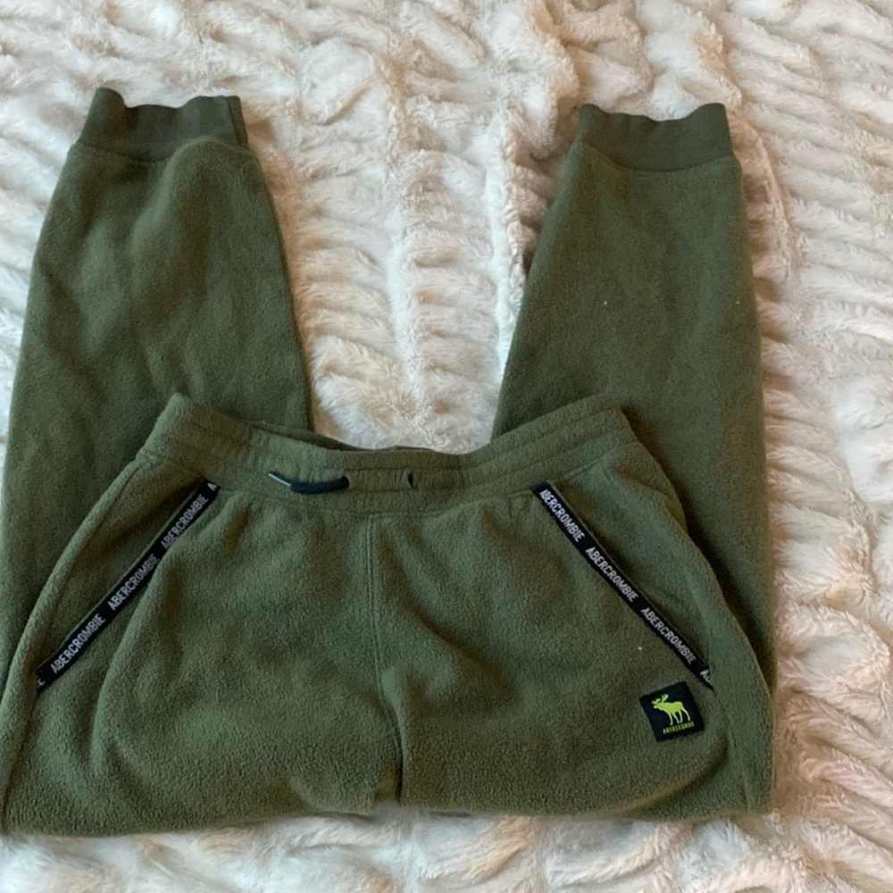 BOYS ABERCROMBIE GREEN SWEATS